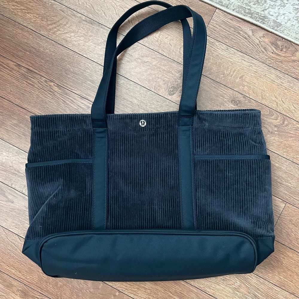 Lululemon Daily Multi Pocket Tote Bag 20L